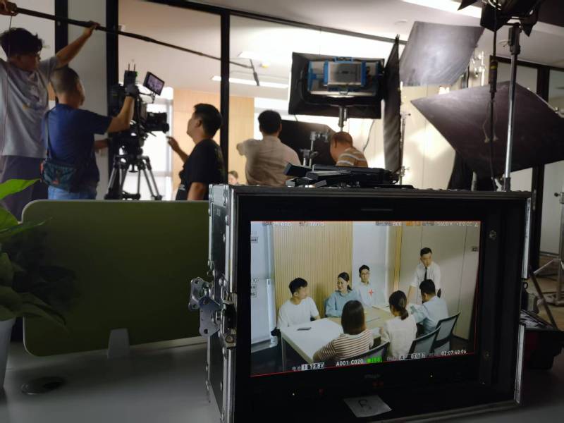 正蓝旗TVC拍摄公司：科技产品视觉化大师，诠释未来感与功能美学